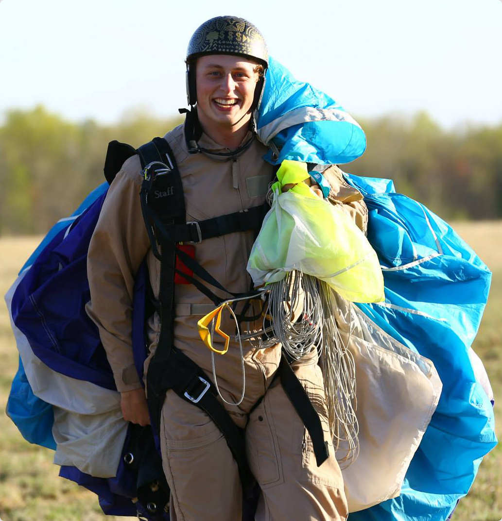 studentskydiverlandingarea-shorter